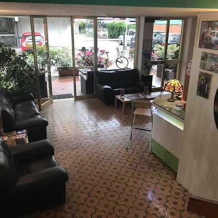 Hotel Mirella リミニ エクステリア 写真